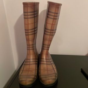 Burberry Rain Boot. Worn once. Great condition